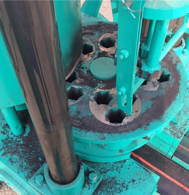 product-750-750 Charcoal Honeycomb Briquette Machine