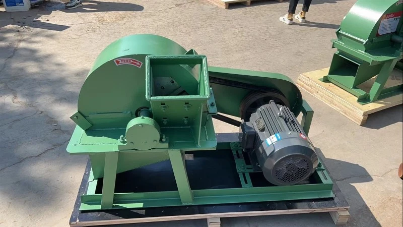 Heavy-Duty Wood Sawdust Crusher Heavy-Duty Wood Sawdust Crusher